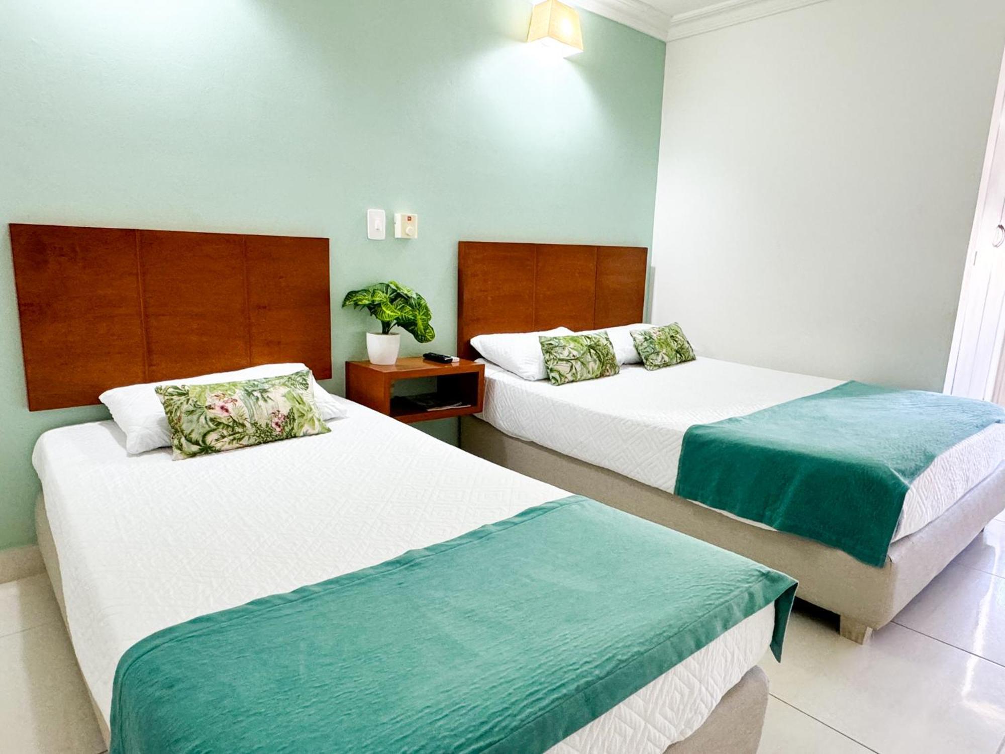 Hotel Valladolid Santa Marta  Eksteriør billede